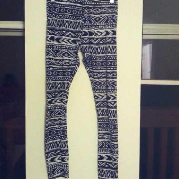Tribal print leggings