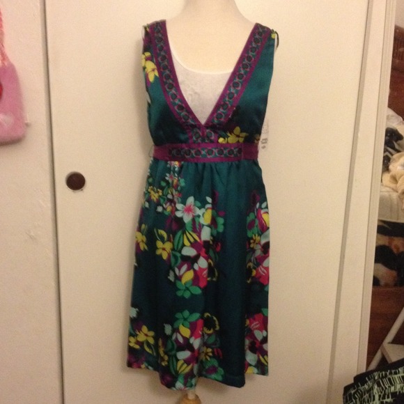 NEW NDEW NECKLINE DRESS