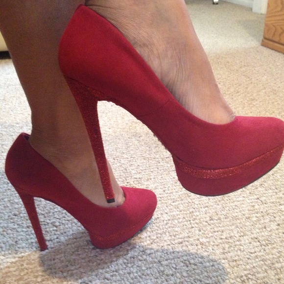 🔥🔥🔥Red Suede Rhinestone Bottom Platform Pump - Picture 2 of 4