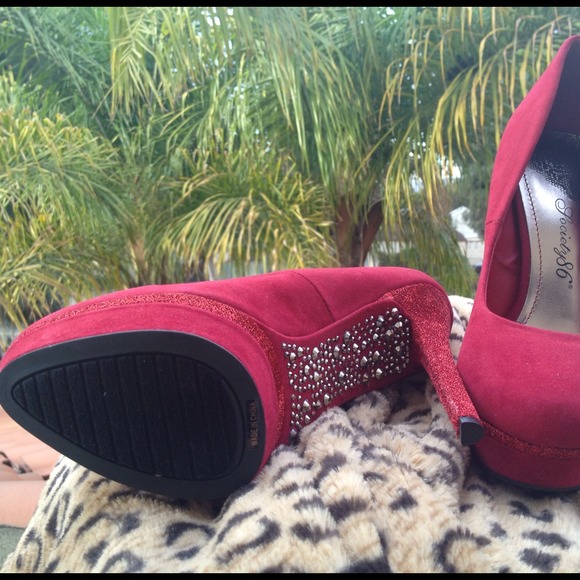 🔥🔥🔥Red Suede Rhinestone Bottom Platform Pump - Picture 3 of 4
