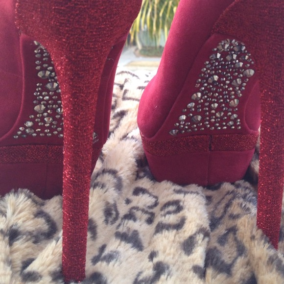 🔥🔥🔥Red Suede Rhinestone Bottom Platform Pump - Picture 4 of 4