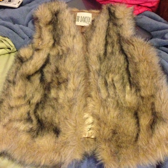 Size small BB Dakota faux fur vest
