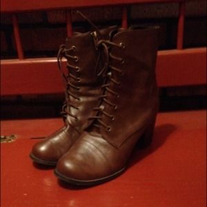 *RESERVED* Brown lace up boots