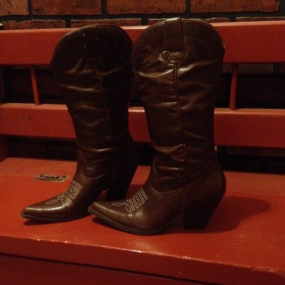 Brown cowgirl boots