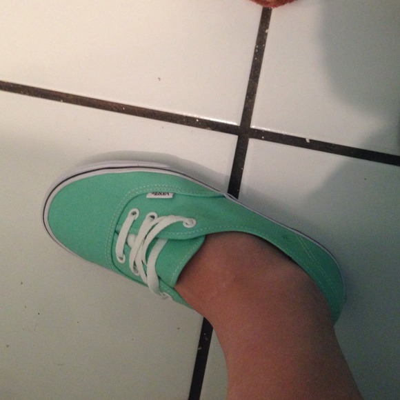 Vans - Picture 3 of 4