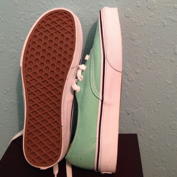 Vans - Picture 4 of 4