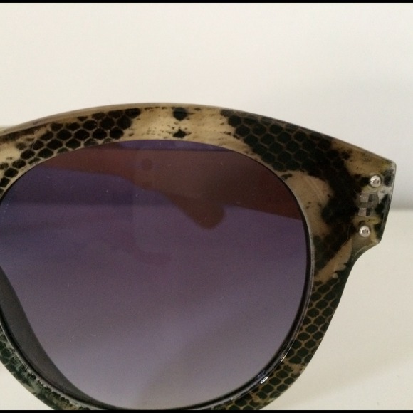 Snakeskin print sunglasses - Picture 2 of 3
