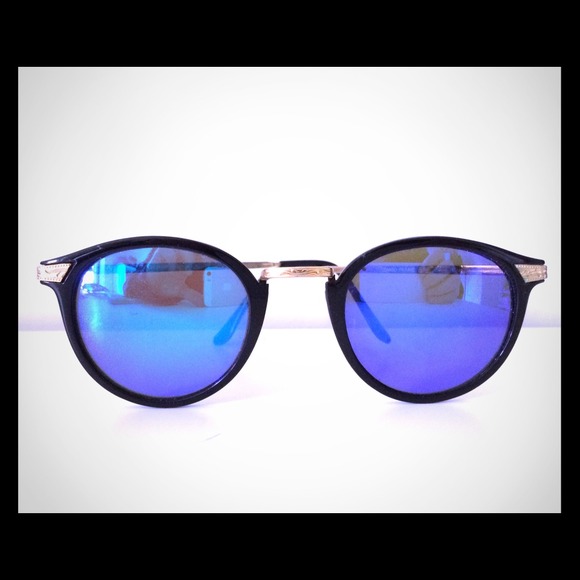 Holographic blue reflective sunglasses