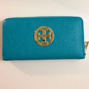 Tory burch wallet