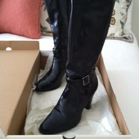 Black and Brown Leather Boots, and black scarf