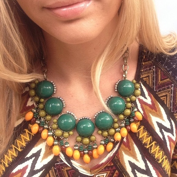 Jewelry - ⬇️Gorgeous colorful tribal bead necklace set