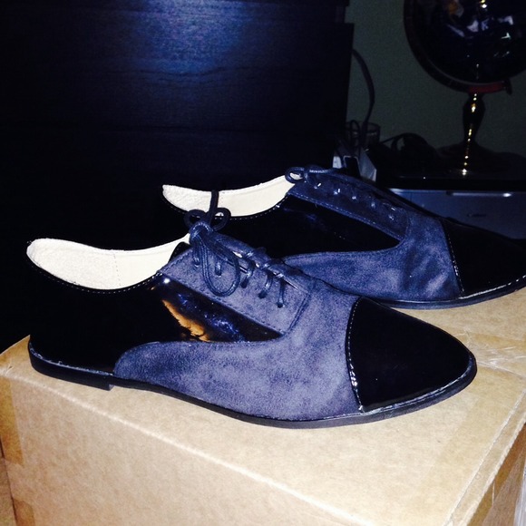 Black oxford dress shoes