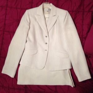🎉REDUCED🎉TAHARI white pinstripe 2-pc skirt suit