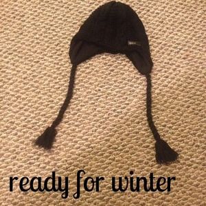 🚫SOLD Black knit snowboarding/skiing warm hat