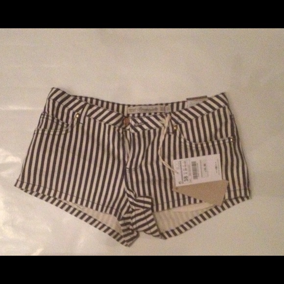 Stripes!! Denim Zara booty shorts!