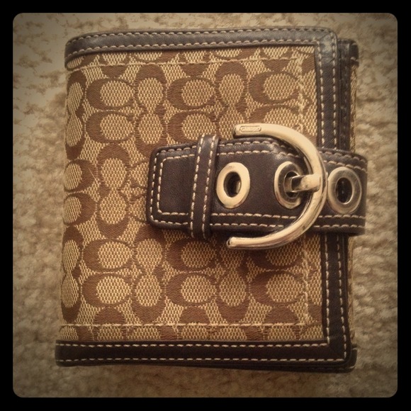 Brown Coach wallet 🎁