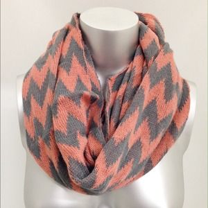 🎉🎉HOST PICK🎉🎉ZIG ZAG PINK GRAY INFINITY SCARF