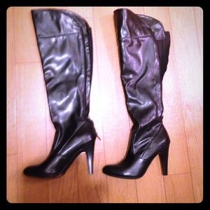 Tall black leather boots size 7m