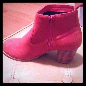 Dolce vita Jameson boots. Orange red suede