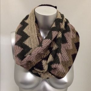 NWOT MULTI ZIG ZAG BROWN OLIVE INFINITY SCARF