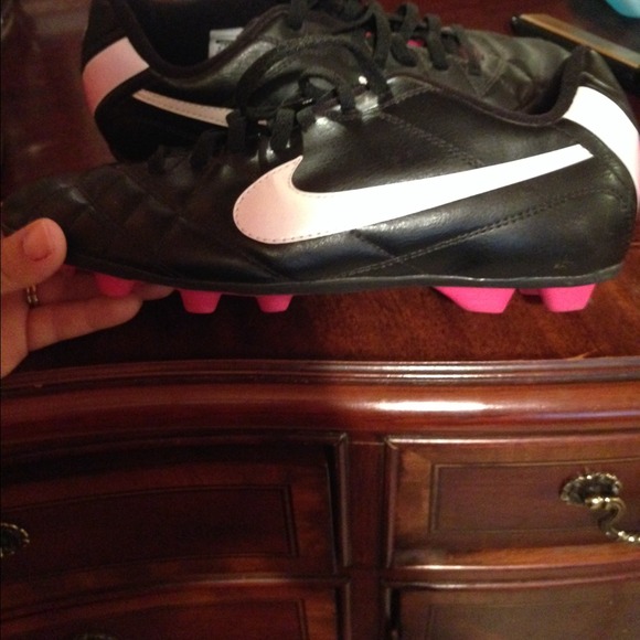 REDUCED. Nike Soccer Shoes