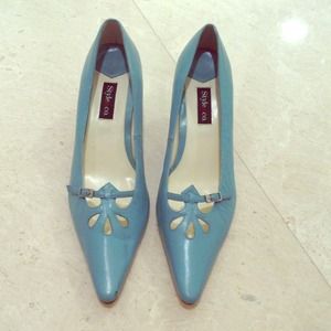 Aqua / teal buckled shoes