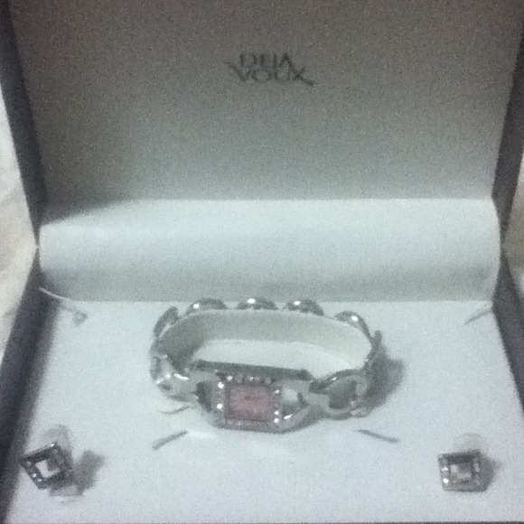 Deja Voux 3 piece Women's Watch & Earring Set