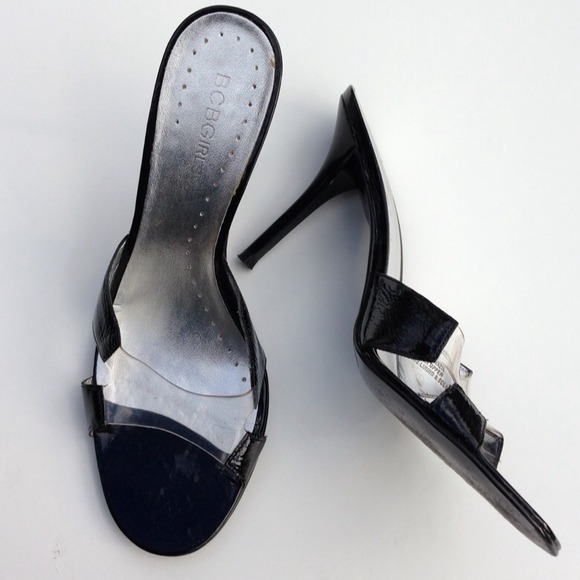 BCBG BLACK/CLEAR SLIP ON HEELS..
