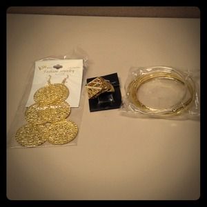 Set of 3 pieces of jewelry