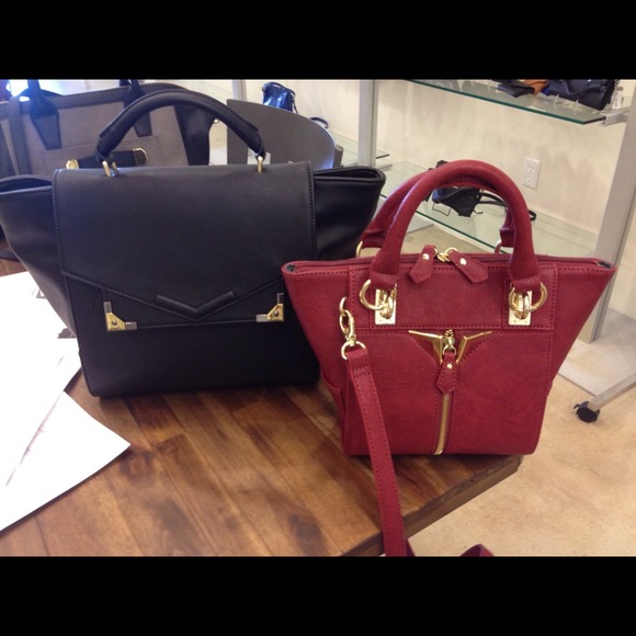 Black tote purse - Picture 1 of 1