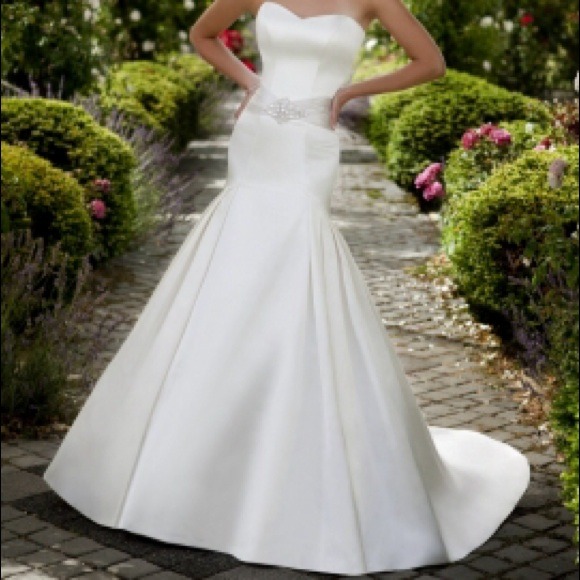 Essence of Australia B1098 wedding prom gown