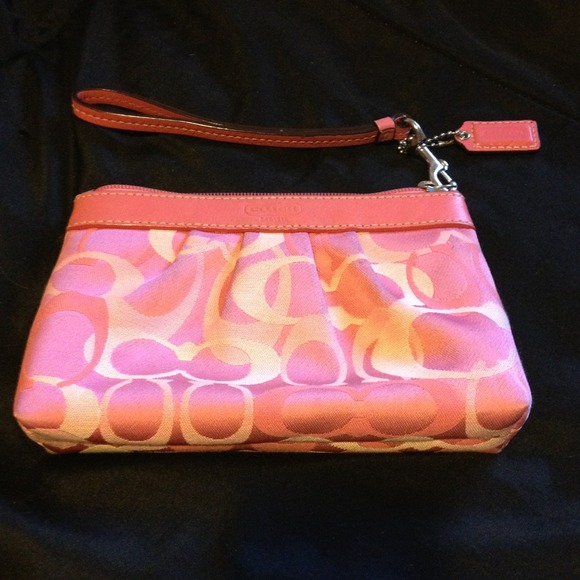 💯% authentic coach wristlet!
