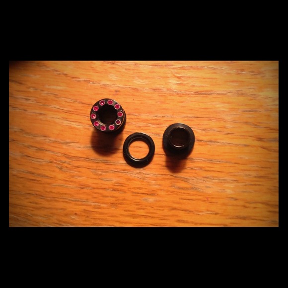 Tunnles. - Picture 1 of 2