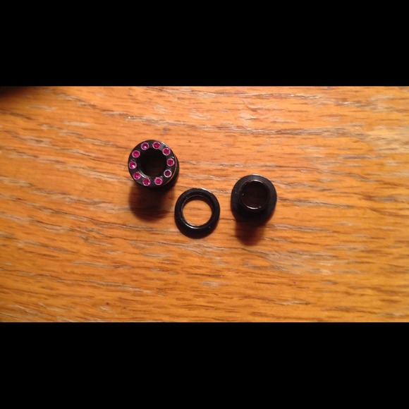 Tunnles. - Picture 2 of 2