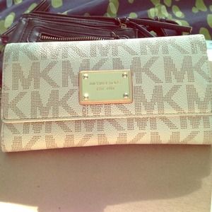Michael Kors Jetset wallet!