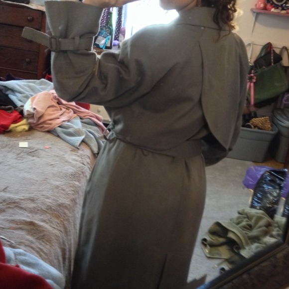 βSOLDβLondon Fog Trench - Picture 2 of 4