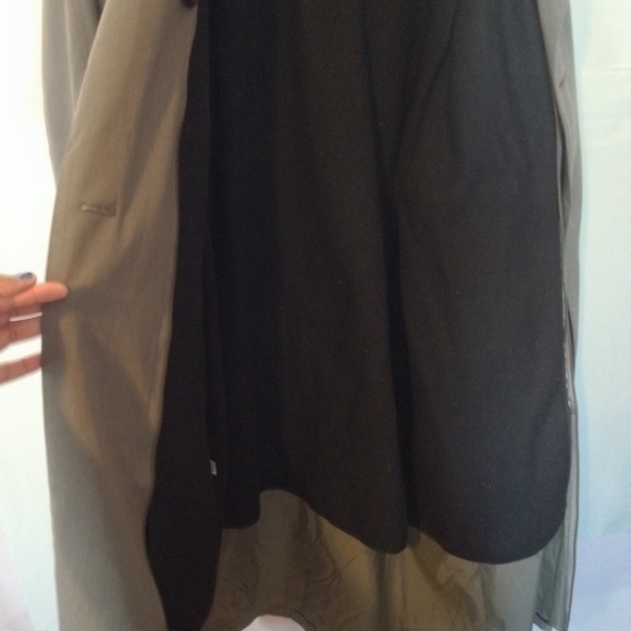 βSOLDβLondon Fog Trench - Picture 4 of 4