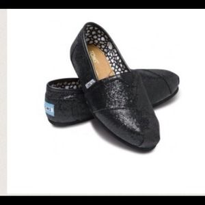 BLACK GLITTER TOMS ✨