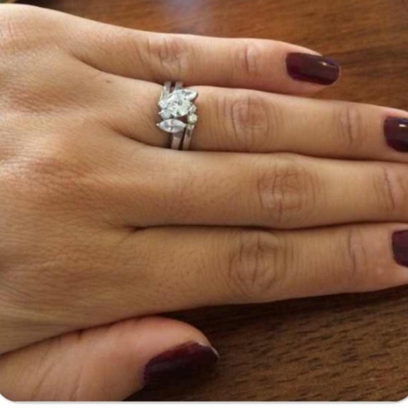 Jewelry - • Stunningly Beautiful rings set •