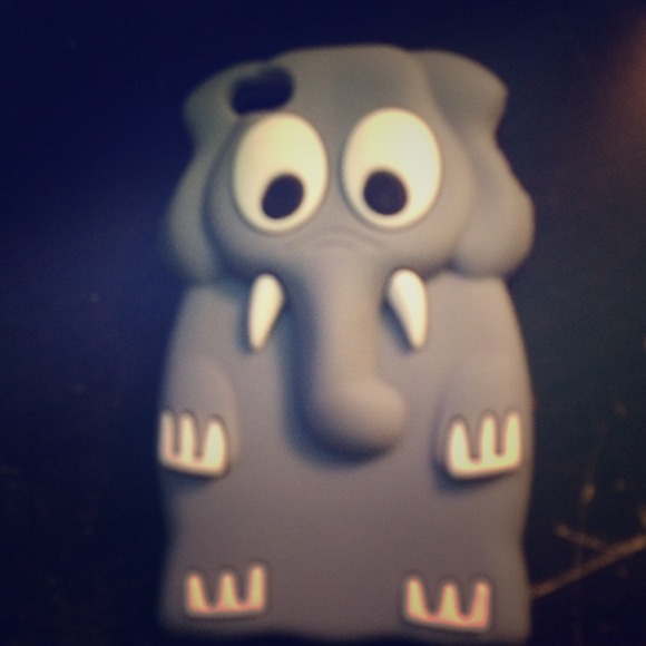 This is a iPhone 4 or 4s case for sell
