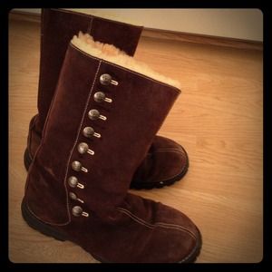 UGG Boots Size 9 Used - Dark Brown Silver Buttons