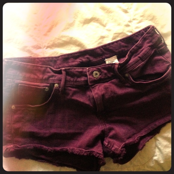 H&M burgundy shorts