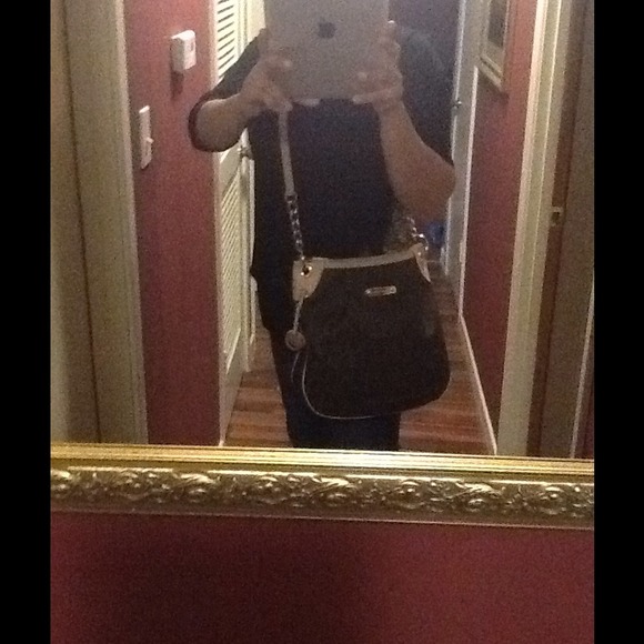 A michael kors crossbody bag