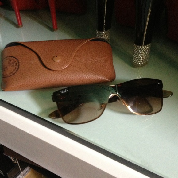 💢SOLD LOCALLY💢Ray Ban Sunnies