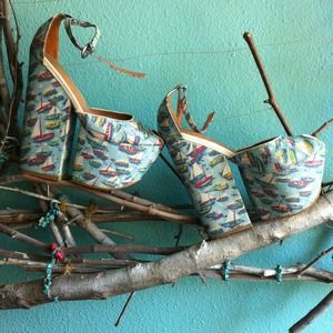 Jeffrey Campbell heel.