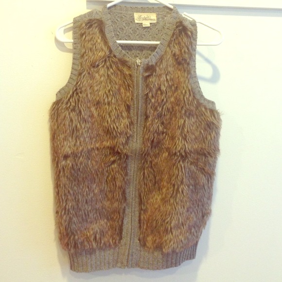 Faux fur knit zip vest