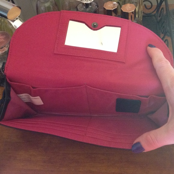 Clutch - Picture 2 of 2