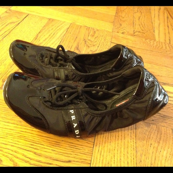 🚫SOLD🚫 Prada patent leather flats - Picture 2 of 4