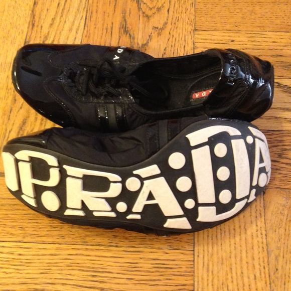 🚫SOLD🚫 Prada patent leather flats - Picture 4 of 4