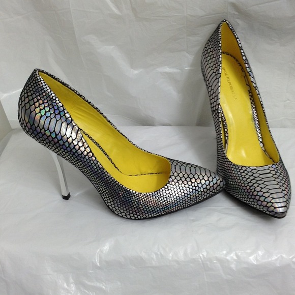 Silver croc print pumps!!!!